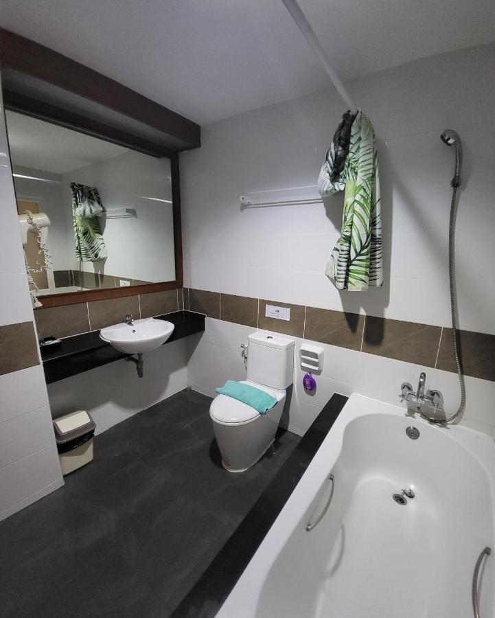 Chana Hotel Phuket מראה חיצוני תמונה