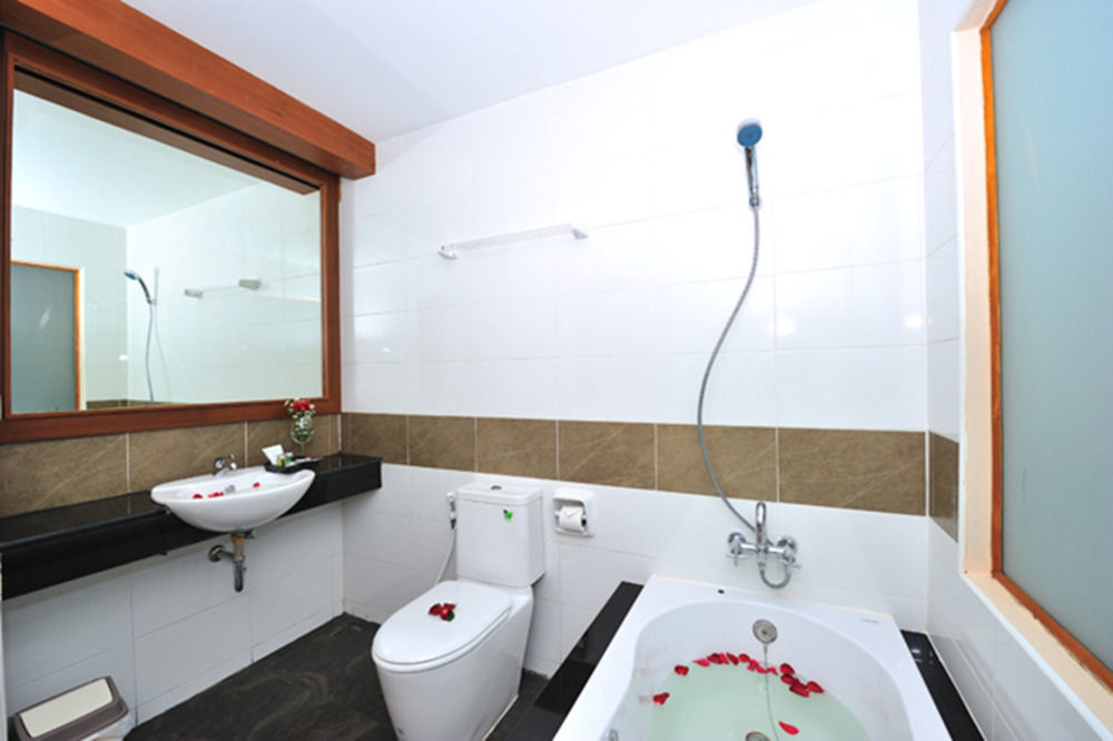Chana Hotel Phuket מראה חיצוני תמונה