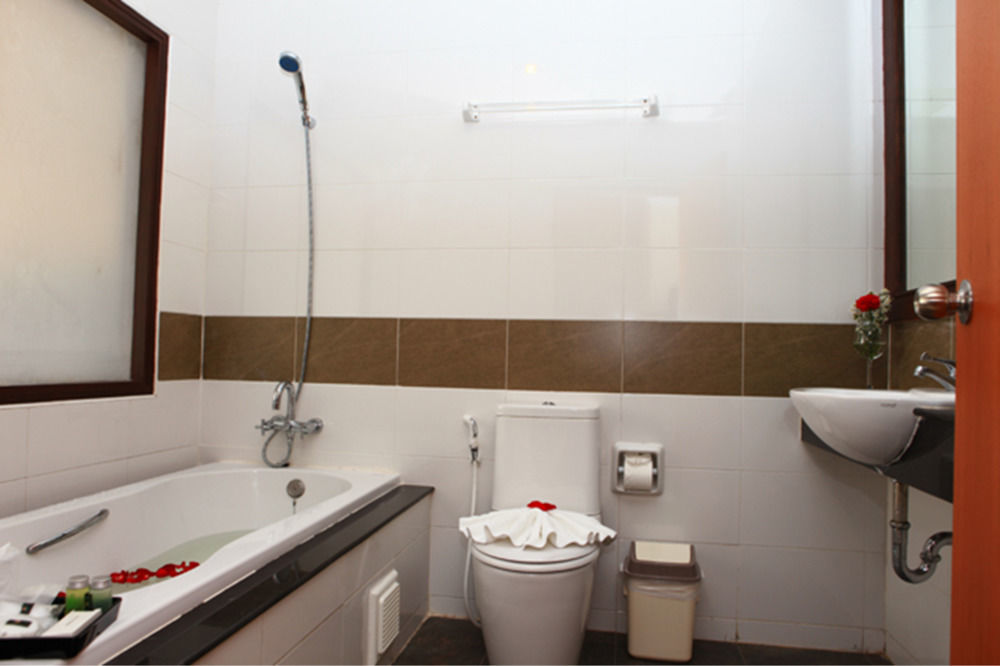 Chana Hotel Phuket מראה חיצוני תמונה